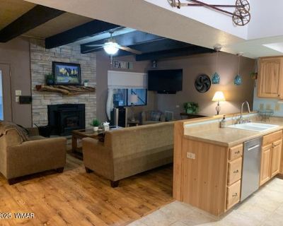 3 Bedroom 2BA 1515 ft Furnished Apartment For Rent in Pinetop Country Club, AZ