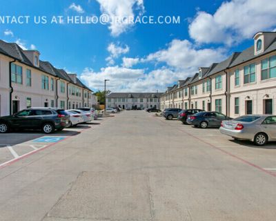 4 Bedroom 4BA 1600 ft Furnished Pet-Friendly Condo For Rent in Waco, TX