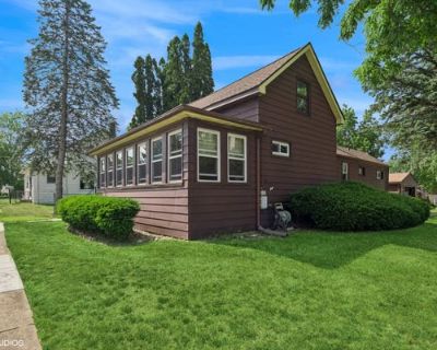 2 Bedroom 2BA 1216 ft Single Family Home For Sale in SYCAMORE, IL