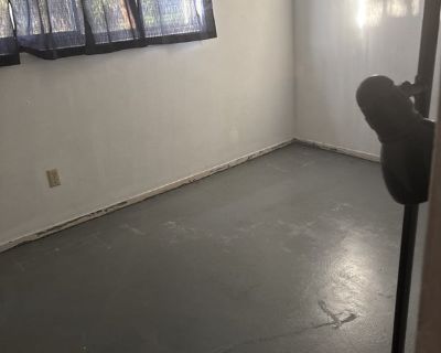 Total rooms: 3. Deposit (Room 1): $0.00 * Deposit (Room 2): $0.00 * Utilities included?: Yes * Fees apply?: No. References are not required. No preference. Non-smoking. Couples are welcome. Age preference: 18. Furnishings: Furnished * Parking: No * Garage: No * Yard/patio: No * Balcony/roof terrace: No * Disabled access: No * Living room: shared * Broadband included: Yes. Availability Available...