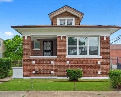2 Bedroom 1BA 1100 ft Single Family Home For Sale in CHICAGO, IL