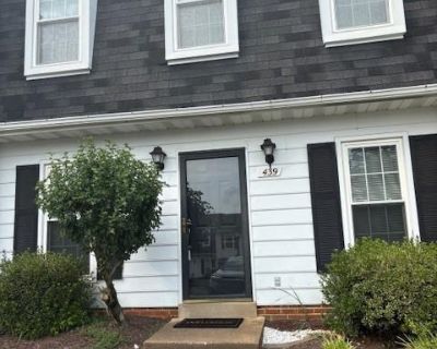 3 Bedroom 2BA 1408 ft Apartment For Rent in Warrenton, VA