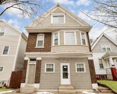 3 Bedroom 1BA 1500 ft Apartment For Rent in Milwaukee, WI