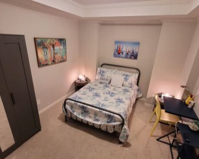2 bedrooms / 1 bathroom / 2 roomiesRent: $1,000 per monthBills: Included (internet, utilities)Security deposit: $500Property type: HouseRoom furnishing: Fully furnished with amenitiesPreferred gender: FemalesStay length: Prefer 12 month lease, monthly paymentParking: AvailableAbout the room:One of two rooms are available in a house located in the beautiful, quiet, safe Morningview neighborhood....