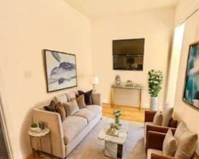 1640 York Ave Apt 1B. No Fee, 3 months off a lease term ending May 2027!Located in Yorkville, this beautiful 1 bedroom plus bonus room for an office or 2nd bedroom space. This apartment has a nice and big living room and dining space truly spacious for entertainment!!!NO laundry in the building but a laundromat conveniently located on 85th and York.The neighborhood is lively with tons of restau...