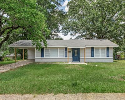 3 Bedroom 2BA 1500 ft Single Family House For Sale in Minden, LA