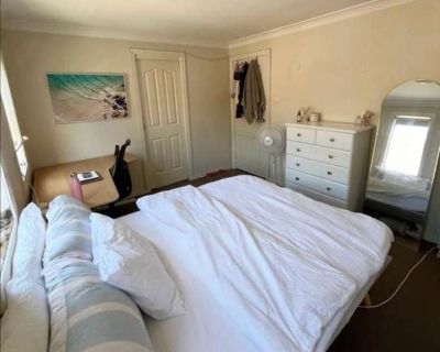Available on: now. Furnished. Pet friendly. Parking available * Internet included * Cat friendly * Dog friendly * Students welcome * 40+ years welcome. Apply Now For: $55. Hi, I m offering a clean and comfortable private bedroom with a private bathroom. Also to share living spaces and kitchen. If you are looking for short term accommodation while on placement or studying/working for a few month...