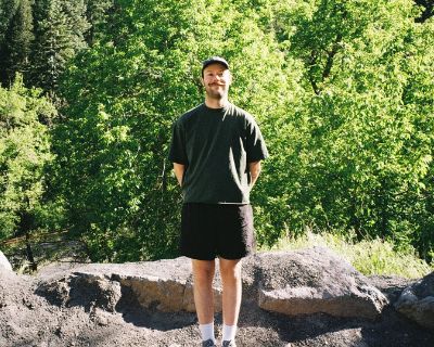 $1,200 /month. Age: 25 * Any pets?: No * Occupation: Professional * Gender: Male. Non-smoking room preferred. Pets are fine. No preference specified. Age preference: 18 - 99. Looking in: Berkeley , Contra Costa County , Daly City , Fremont , Hayward , Mountain View , North Bay , Oakland , Palo Alto , Redwood City , San Francisco , San Mateo , Santa Clara , South San Francisco , Sunnyvale. Hey t...