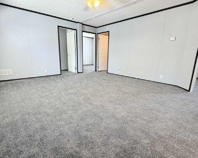 3 Bedroom 2BA 1056 ft Mobile Home For Rent in Hobart, IN