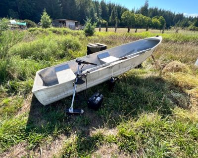 12’ aluminum boat (NO LEAKS) with motor and accessories