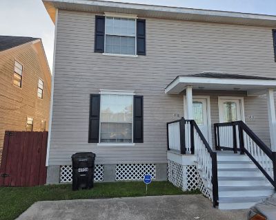 Total rooms: 2. Deposit: $800.00 * Utilities included?: Yes * Fees apply?: No. References are not required. Non-smoking. Furnishings: Furnished * Parking: Yes * Garage: No * Yard/patio: Yes * Balcony/roof terrace: No * Disabled access: Yes * Living room: shared * Broadband included: Yes. Availability Available Dec 01 2025 Minimum term 6 months Maximum term None. Easy Living in the Heart of New ...