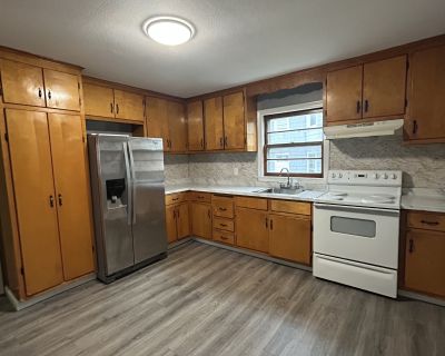 44 Otis Street A2. ACTUAL Rent is $1,800 WITH HEAT AND HOT WATER INCLUDED. Welcome to this charming 2-bedroom ground floor unit located in the heart of Hartford's South End. This spacious apartment offers a bright, open layout with a large eat-in kitchen, and two well-sized bedrooms ideal for rest, work, or study. Enjoy the ease of ground-level living with convenient access to a shared laundry ...