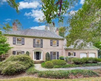 Whitman District. From medicine to art to a diverse range of restaurants, Bethesda is full of things to explore!. Patio / balcony Granite counters Pet friendly Recently renovated Pool Fireplace Unit Amenities fireplace granite counters patio / balcony recently renovated Property Amenities pool cats allowed dogs allowed. Pets allowed. 6 Bedroom. 4.5 Bathroom. 5800 ft