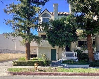 5145 Yarmouth Ave Unit 1. Lease Opportunity in Encino awaits! This lovely townhome offers 2 bedrooms, 2.5 bathrooms, with 1, 129 square feet of living space, complete with a 2-car attached garage with direct access. Features include an open floor plan, plenty of natural light that comes in through the balcony's sliding door. The living room offers a cozy fireplace that creates the perfect ambia...