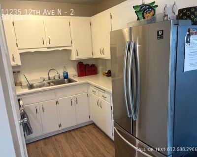 3 Bedroom 1BA 1400 ft Pet-Friendly Condo For Rent in Plymouth, MN
