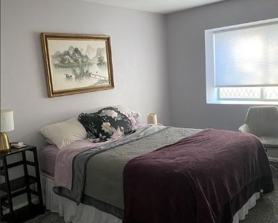 Minimum stay: 3 months. Deposit: 1000. Bills included. Age preference: 28 - 48. Available for students. 38 yr old Female living alone. I work in the wine industry and work normal hours. Evenings are mellow in the house with occasional guests popping by on the weekend. I have two indoor cats who stay out of the tenants room. 420 friendly. The house is a large three bedroom house with patio, hot ...