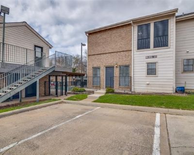 2 Bedroom 3BA Condo For Rent in Farmers Branch, Texas