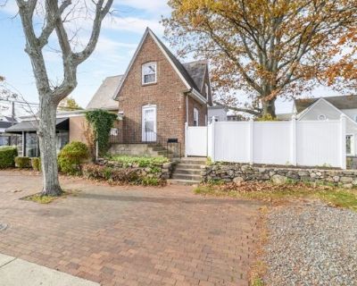 58 Post Rd. Bright and updated 4-bedroom, 1.5-bath rental just steps from Fairfield's best shopping, dining, and transportation. The home features gleaming hardwood floors throughout, an updated kitchen with white shaker cabinets, quartz counters, stainless steel appliances, and a stylish black hex-tile backsplash. Both bathrooms are nicely updated with modern fixtures and tile. Enjoy the conve...