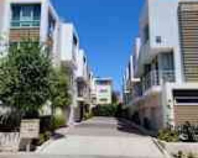 3 Bedroom 3BA 1709 ft² Apartment For Rent in Los Angeles, CA 1400 N Fuller Ave unit #2