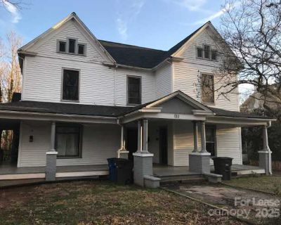 1 Bedroom 1BA 800 ft Apartment For Rent in Statesville, NC