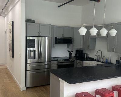 1 Bedroom 1BA 900 ft Furnished Pet-Friendly Apartment For Rent in Bangor, ME