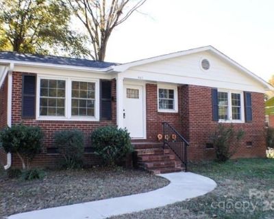 3 Bedroom 1BA 1114 ft Single Family Home For Sale in Charlotte, NC