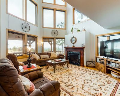 Avg / night: $198. Snowbird-friendly secluded retreat with stunning views, spacious deck, & loft | Located in Florissant, CO | 4.8 Stars | 3 Bed, 2.5 Bath | No Pets. No pets. Max 8 guests. You deserve a bit of time to recharge and simply relax in peace, so look no further and take that long-awaited vacation to this amazing retreat! Featuring floor-to-ceiling windows, rustic decor, and ample out...