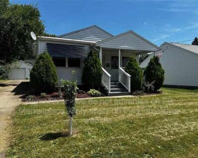 3 Bedroom 2BA 1094 ft Pet-Friendly Apartment For Rent in New Castle, PA