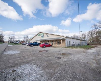 Commercial Property For Rent in Louisville, OH