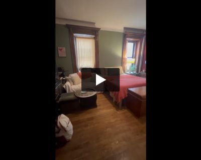 Total rooms: 5. Deposit: $1,995.00 * Utilities included?: Some. Females preferred. Non-smoking. Not for couples. Age preference: 21 - 39. Furnishings: Furnished * Disabled access: * Living room: No. Availability Available Dec 01 2025 Minimum term 3 months Maximum term 5 months Short rentals considered. Early move-in considered. This is a humongous room furnished with a queen sized bed, fireplac...