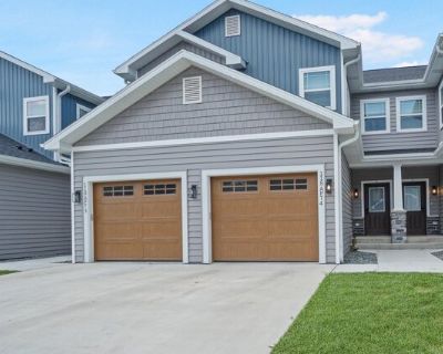 Eiche Dr Unit,slinger, Home For Rent