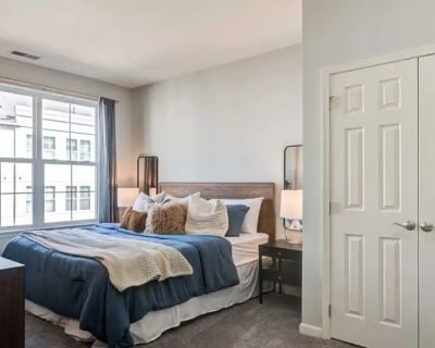 Polaris - Private Room (1 Bed 1 Bath) - D (Has an Apartment). Room in the 1 Bedroom 1BA Apartment...