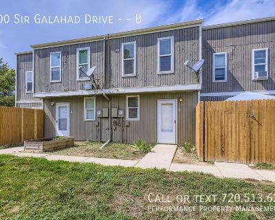 1000 Sir Galahad Drive -. Discover comfort and convenience in this lovely 2-bedroom, 1-bathroom townhouse-style home, perfectly located for quick access to both Denver and Boulder. Enjoy a relaxed, peaceful lifestyle within walking distance to local shopping centers and parks Step inside to a bright and spacious living area and retreat to cozy bedrooms that offer plenty of natural light and com...