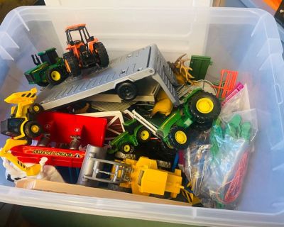 TOTE OF FARMING TOYS WITH JOHN DEERE