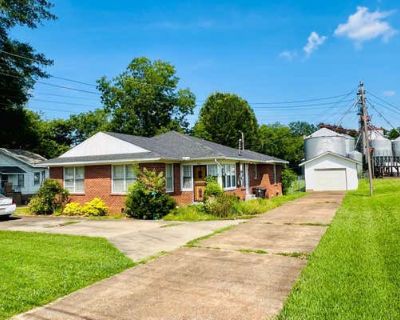 4 Bedroom 2BA 1948 ft Single Family Home For Sale in BALDWYN, MS