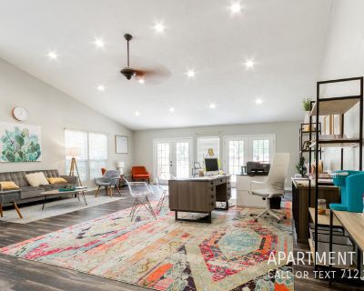 2 Bedroom 1BA 886 ft Furnished Apartment For Rent in Lake Jackson, TX