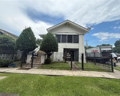 7703 Plum St Unit 3. Location, Location, Location! This charming bottom unit is ready for you to call home! 1 bedroom 1 bathroom furnished so all you have to do is walk in and relax! Spacious living room and dining room area, separate bedroom space. Walking distance to street cars, Carrolton, Universities, and Plum Street Snowballs! Water and lawn care included. Don't pass this cutie up!. 1 Bed...