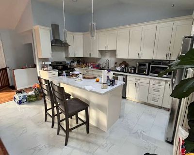 Available on: december 1. Unfurnished. Parking available * Internet included * LGBTQ+ friendly * Students welcome. Cozy Room for Rent in Castro Valley $850 (All Utilities Included!) Looking for a peaceful, comfortable place to call home? We have a nice room available now in our welcoming, family-friendly home near Lake Chabot. About the Home: Located in a safe, quiet neighborhood Hardwood floor...