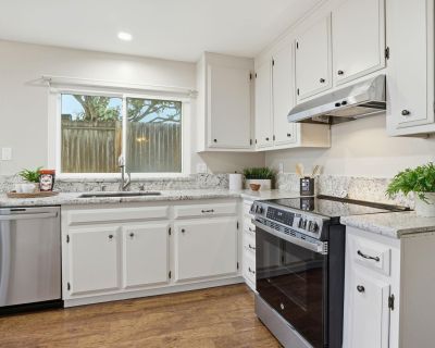 3 Bedroom 1BA 992 ft Single Family Home For Sale in Pittsburg, CA