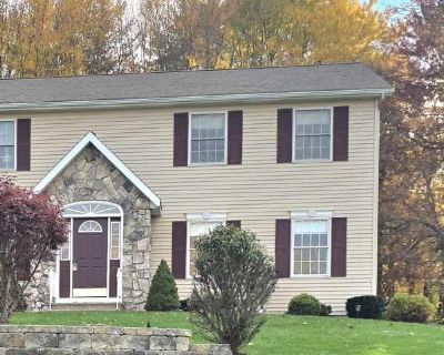 3 Bedroom 1.5BA 1350 ft Apartment For Rent in Clifton Park, NY