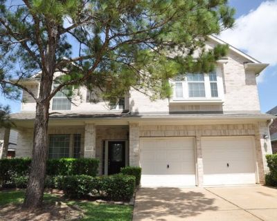 2222 Drake Falls Dr. Established master planned community of Shadow Creek Ranch! Walking distance to scenic lakes, multiple community pools, a water park, tennis courts, walking/biking trails and parks. This beauty conveniently closes to shopping, restaurants, and hospitals. House features formal living-dining combo, den/study. Kitchen has an open floor plan, huge island, granite counters and t...