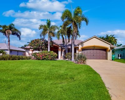 3 Bedroom 2BA Pet-Friendly Getaway Vacation Rental in Tropical Gem, Cape Coral, FL