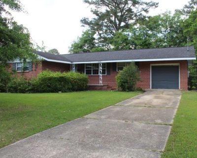 3 Bedroom 1BA 1338 ft Single Family House For Rent in Dothan, AL