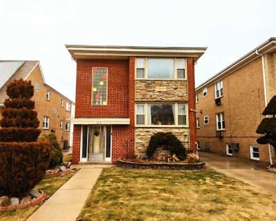 Available on: now. Furnished. Parking available * Internet included * LGBTQ+ friendly * Students welcome * 40+ years welcome Xavier will require background checks for this room Learn more. Utilities included! In-Unit Laundry and PRIVATE bathroom. The property is in a high-end neighborhood, the safest in Chicago; Jefferson Park. Adjacent to the park, the majority of neighbors are in single famil...