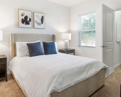 2 Bedroom 2BA 1099 ft Furnished Pet-Friendly Apartment For Rent in Rent Marden Ridge #2-310, Apopka, FL