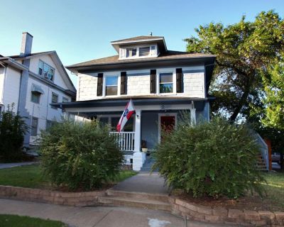 1 Bedroom 1BA 1000 ft Pet-Friendly Apartment For Rent in Wichita, KS