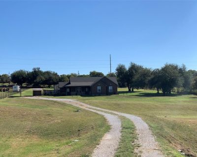3 Bedroom 2BA 1568 ft Condo For Rent in Weatherford, TX