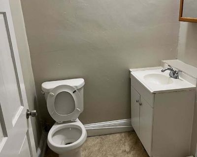 Available on: now. Unfurnished. Students welcome * 40+ years welcome Murielle will require background checks for this room Learn more. This is a house with 5 bedrooms and 1and half bathroom . 3 bedrooms on the 2nd floor and 2on the 3rd floor.. Rent $650 per month Bills Not included Security deposit $650 Property type House Room furnishing Unfurnished Available on Now. We are nice and respectful...