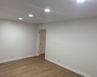 Total rooms: 3. Deposit: $1,150.00 * Utilities included?: Some * Fees apply?: No. References required. No preference. Non-smoking. Not for couples. Furnishings: Unfurnished * Parking: No * Garage: No * Yard/patio: No * Balcony/roof terrace: No * Disabled access: No * Living room: shared * Broadband included: No. Availability Available Now Minimum term 1 month Maximum term 1 month. Private Room ...