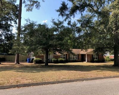 3 Bedroom 2BA 10 ft Single Family House For Rent in Dothan, AL